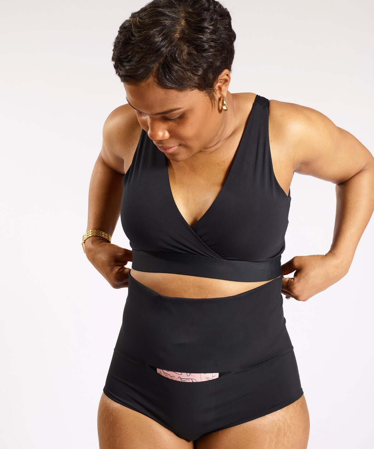 Postpartum compression underwear help reduce swelling and mommy